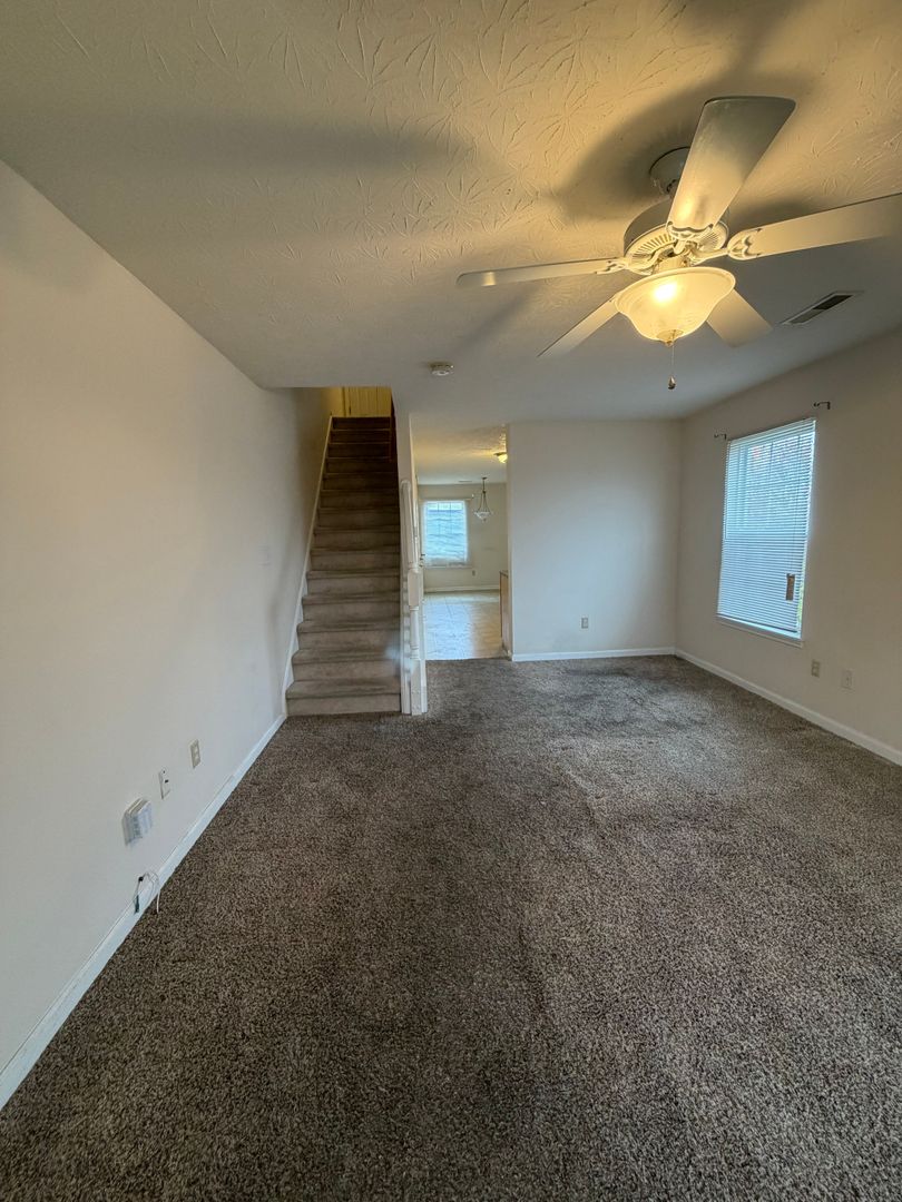 winchester Apartment: 353/355 colby ridge