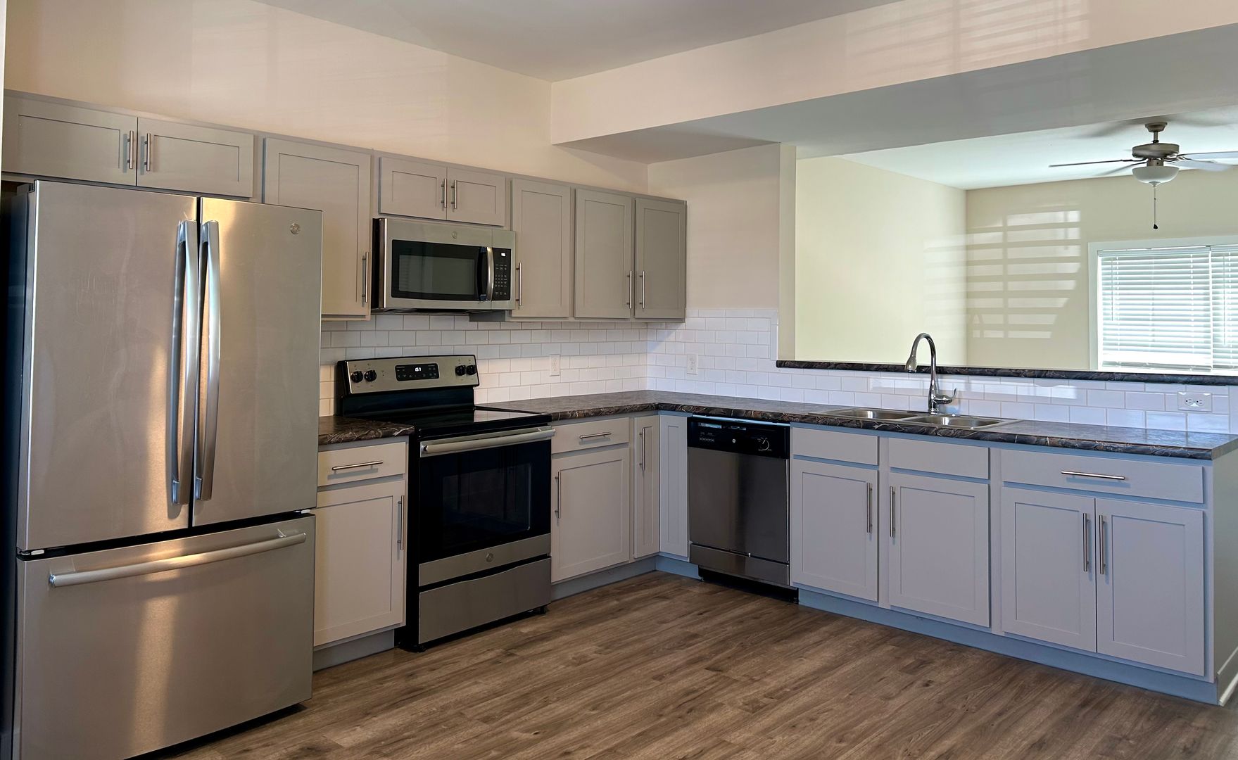 Richmond Apartment: 2001 Willow Dr