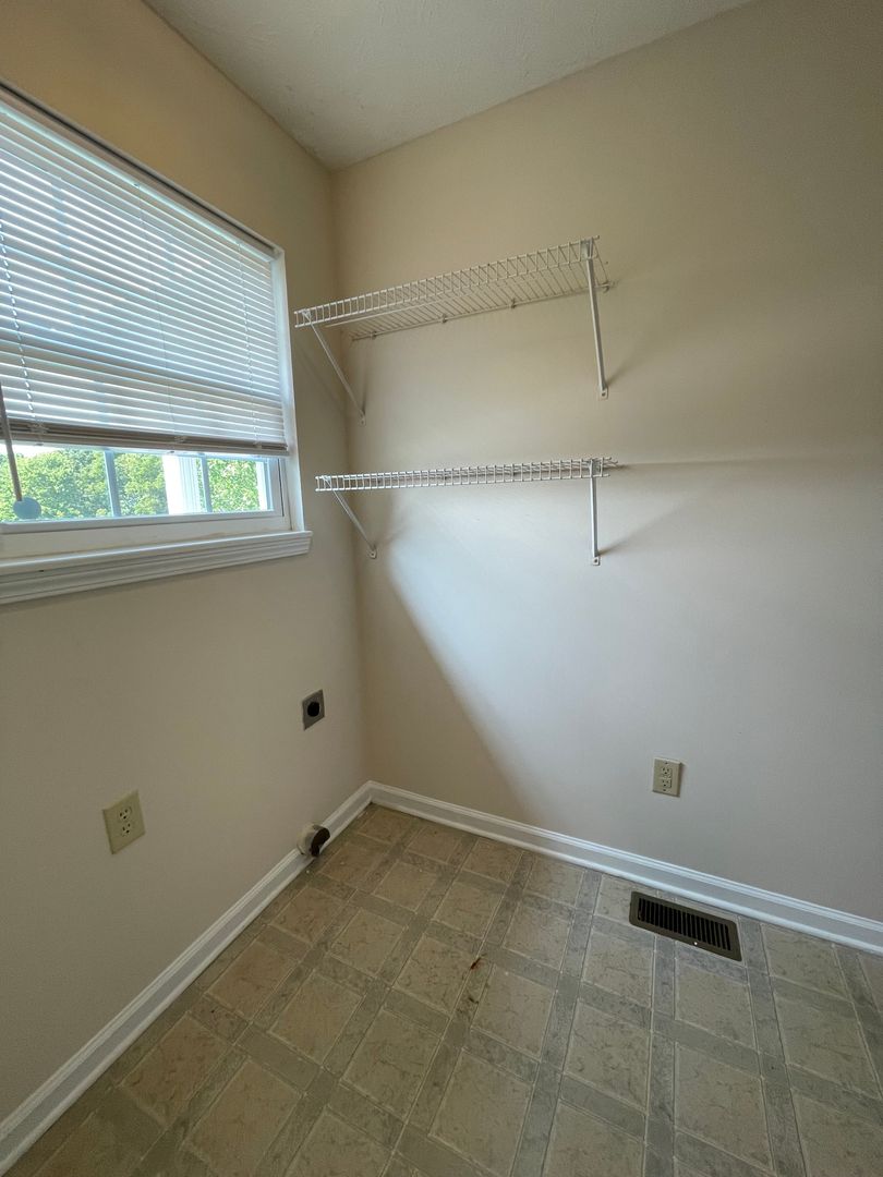 Winchester Apartment: 243/245 April Way