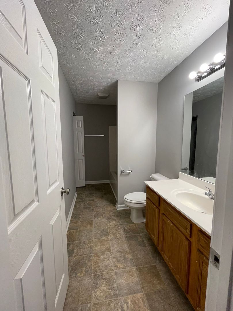 Winchester Apartment: 360/362 Colby Ridge
