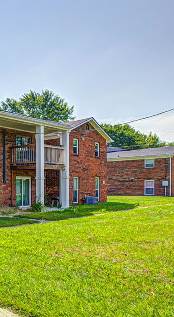 Greenwood Apartment: 622 Wooddale Terrace