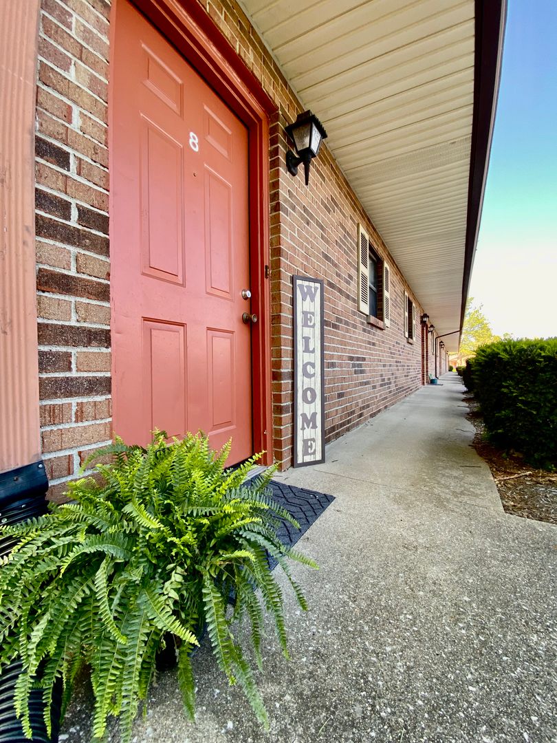 Richmond Apartment: 398 Gibson Lane