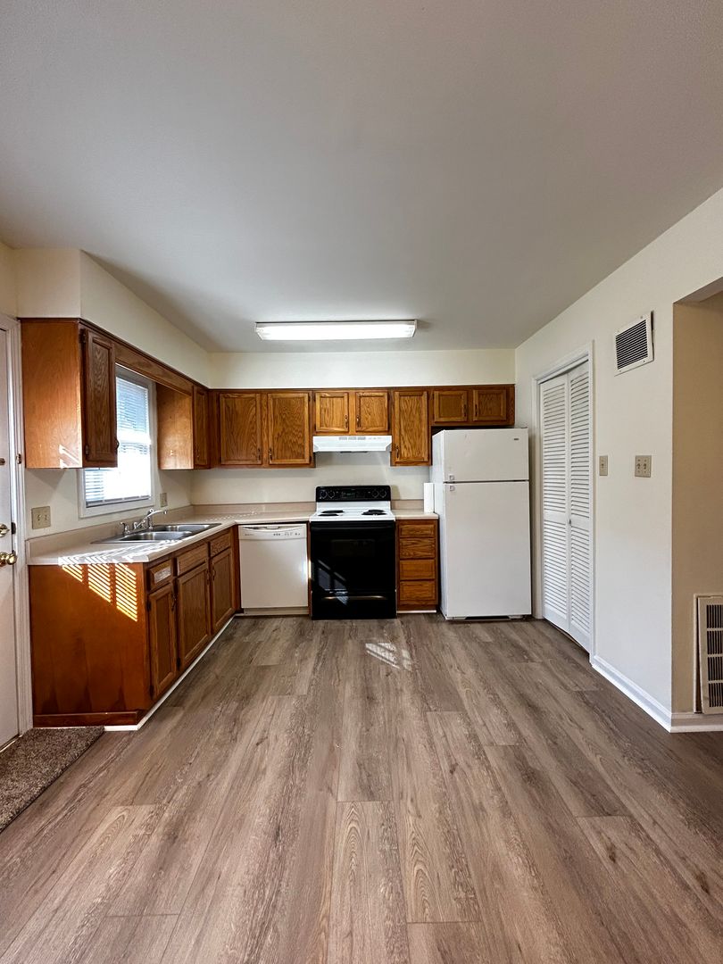 Richmond Apartment: 257 Maryland dr