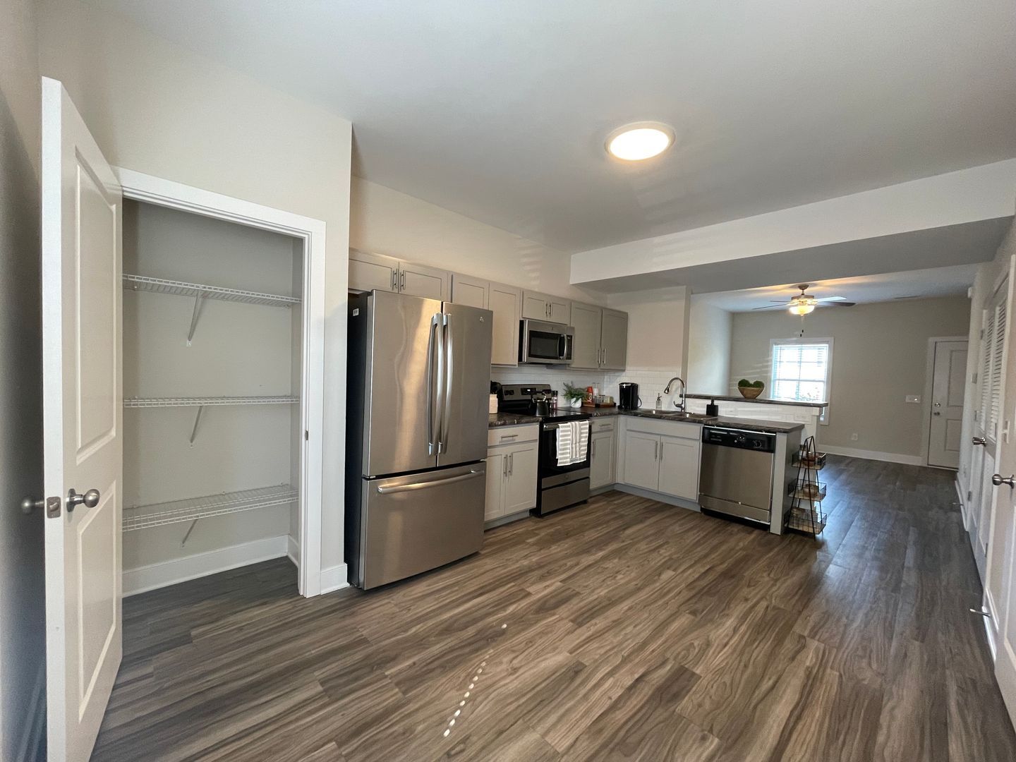 Richmond Apartment: 2005 Willow Dr