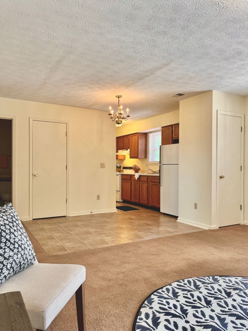 Richmond Apartment: 369 Gibson Lane