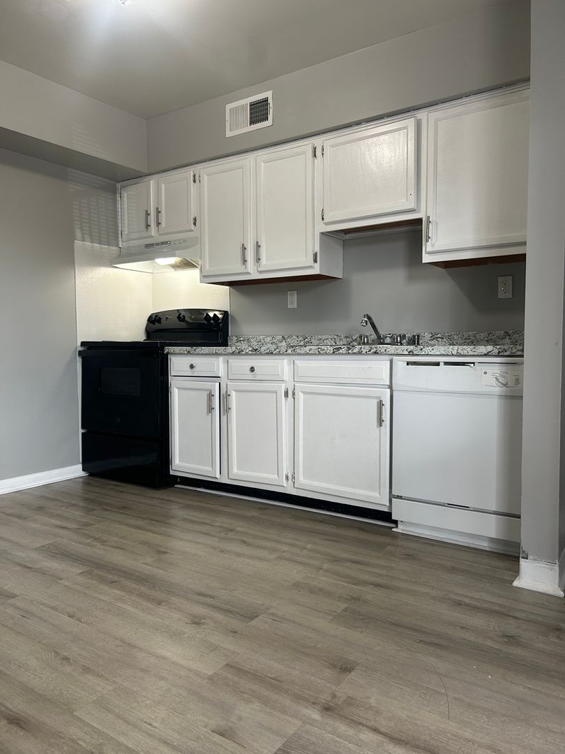 Louisville Apartment: 5809 Russett Pl