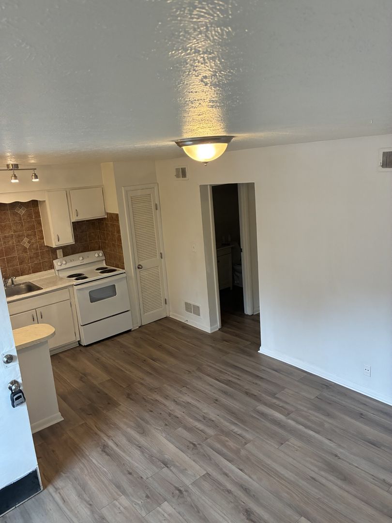 Louisville Apartment: 4115 Pinecroft Drive