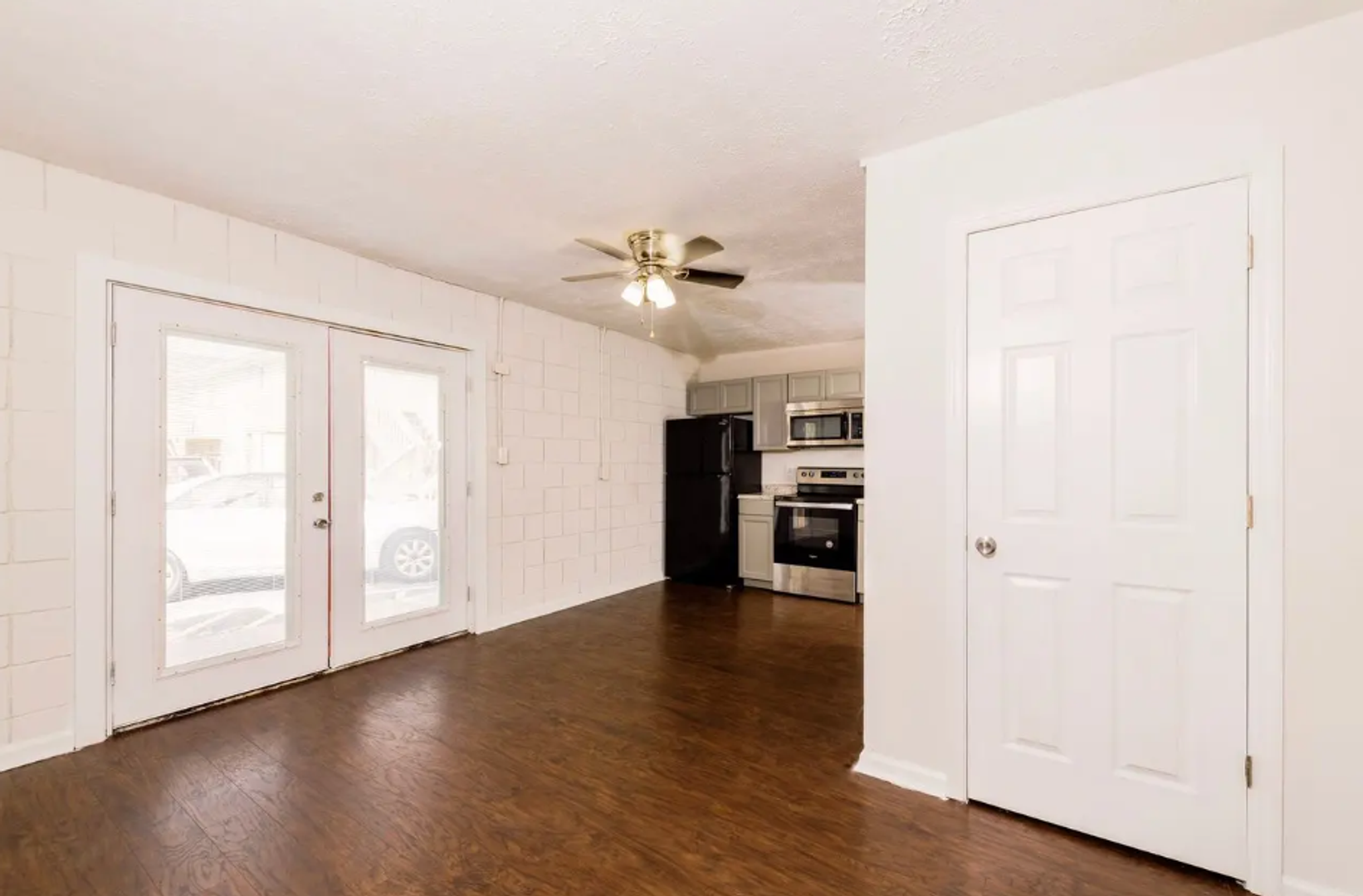 Wincester Apartment: 27 E Washington Street