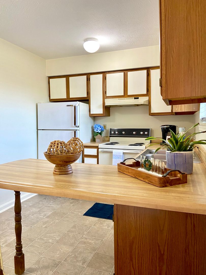 Richmond Apartment: 367 Gibson Lane