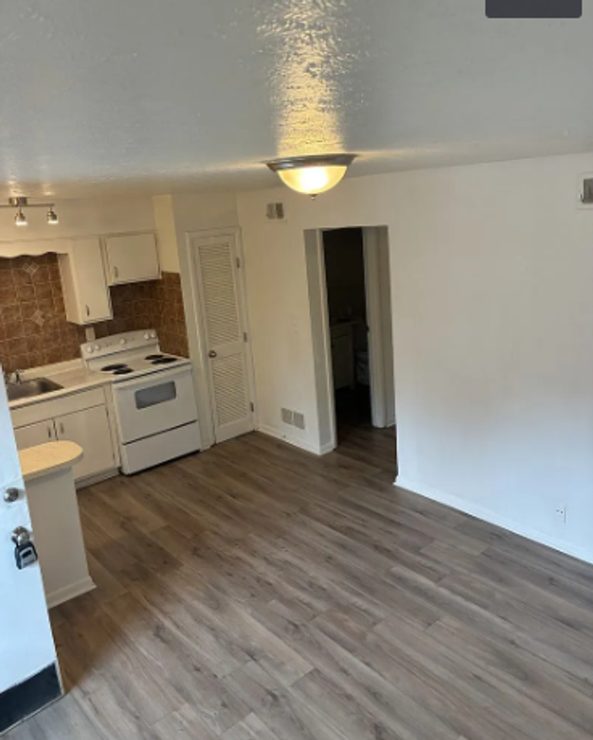Louisville Apartment: 4115 Pinecroft Drive