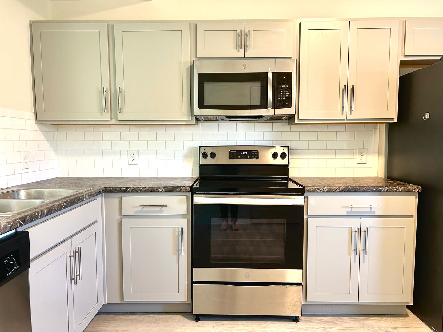 Richmond Apartment: 2001 Willow Dr