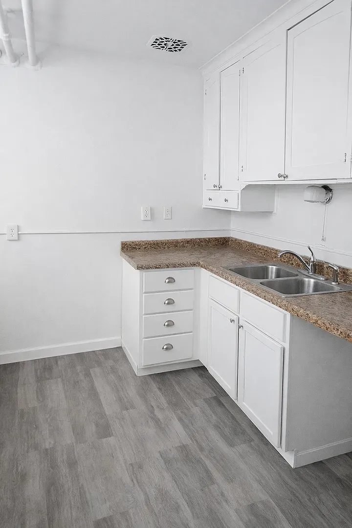St. Paul Apartment: 1947 Grand Ave