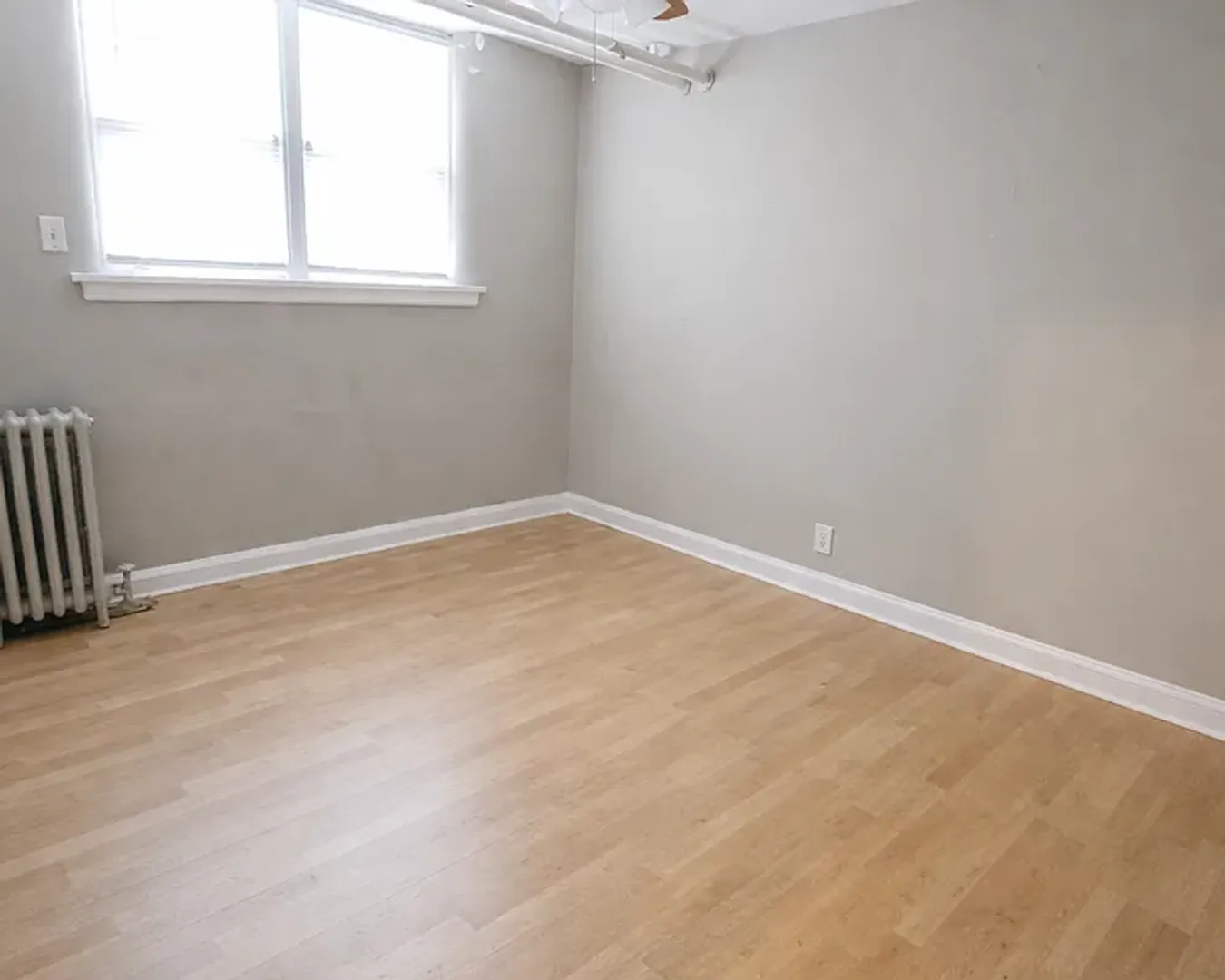St. Paul Apartment: 1947 Grand Ave