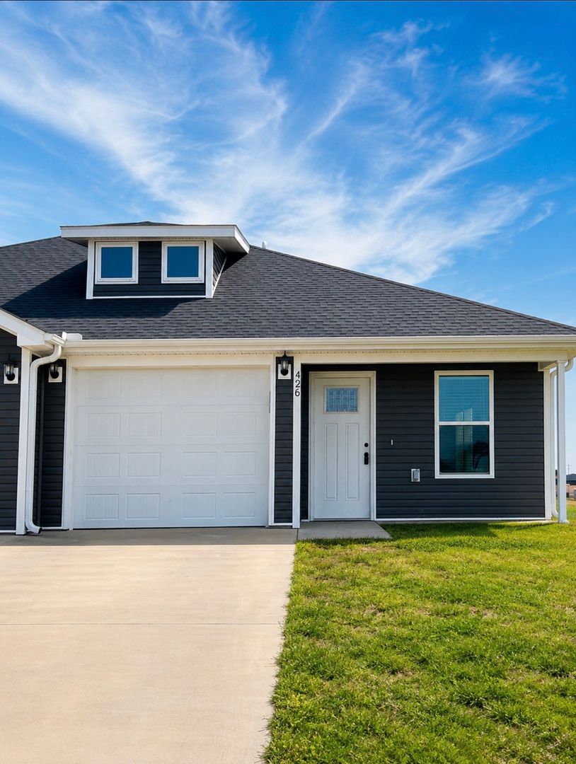 Duenweg Apartment: 424-426 Alex Jordan Dr