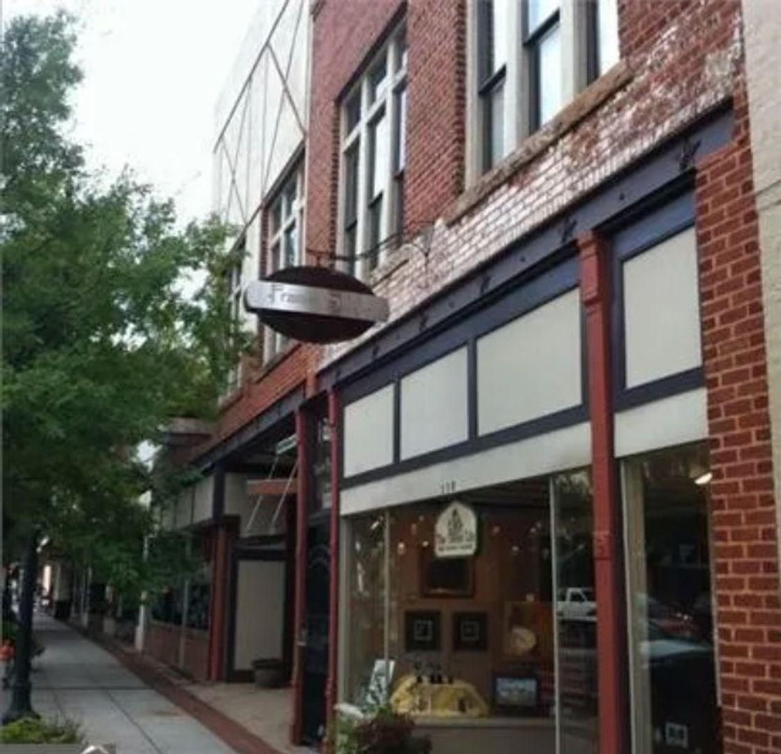 Monroe Apartment: 121 N. Broad Street