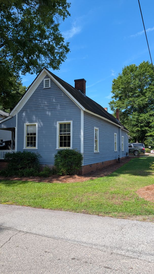 Monroe House: 700 Radford St.