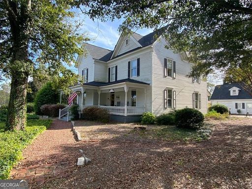 Beautiful office space in Between in high traffic area!