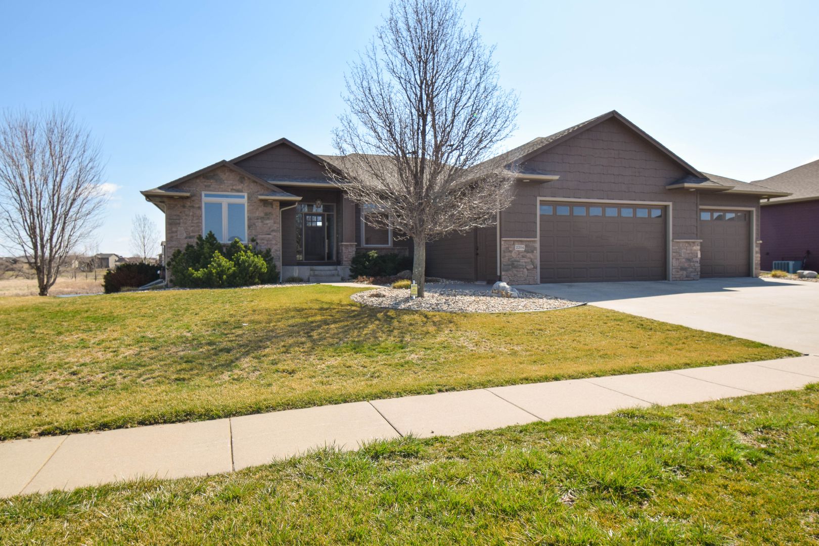 Sioux Falls House: 2204 S Silverthorne Ave