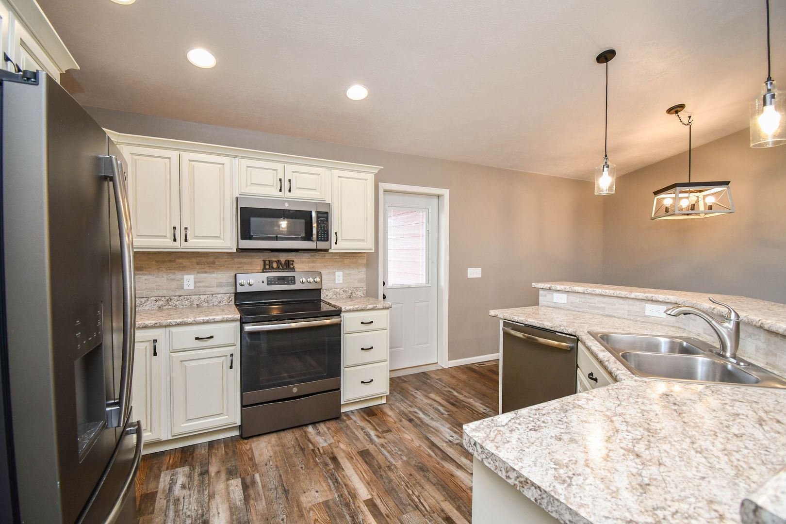 Sioux Falls House: 1304 E 69th St N