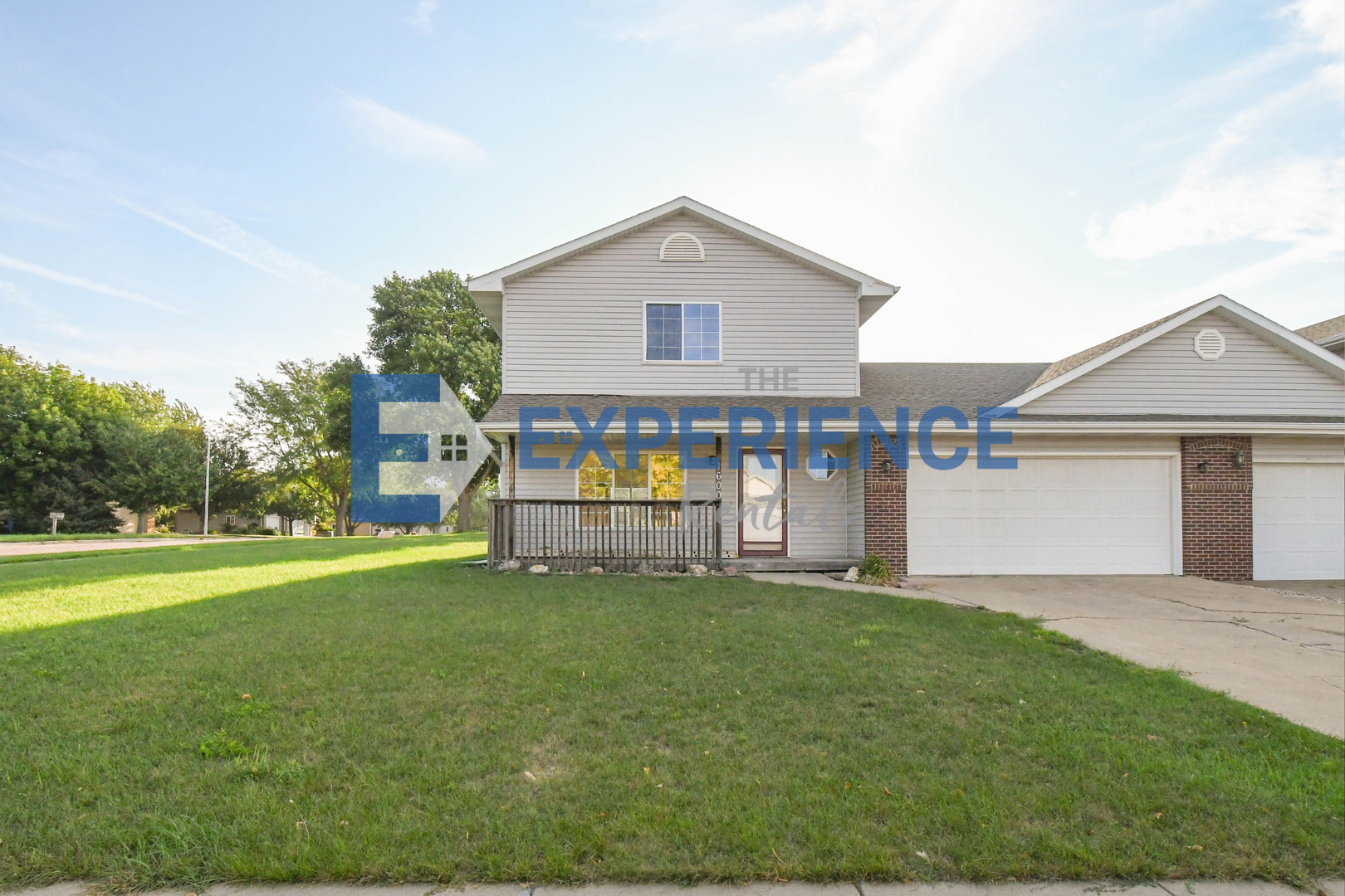 Sioux Falls House: 1600 S Campbell Trail