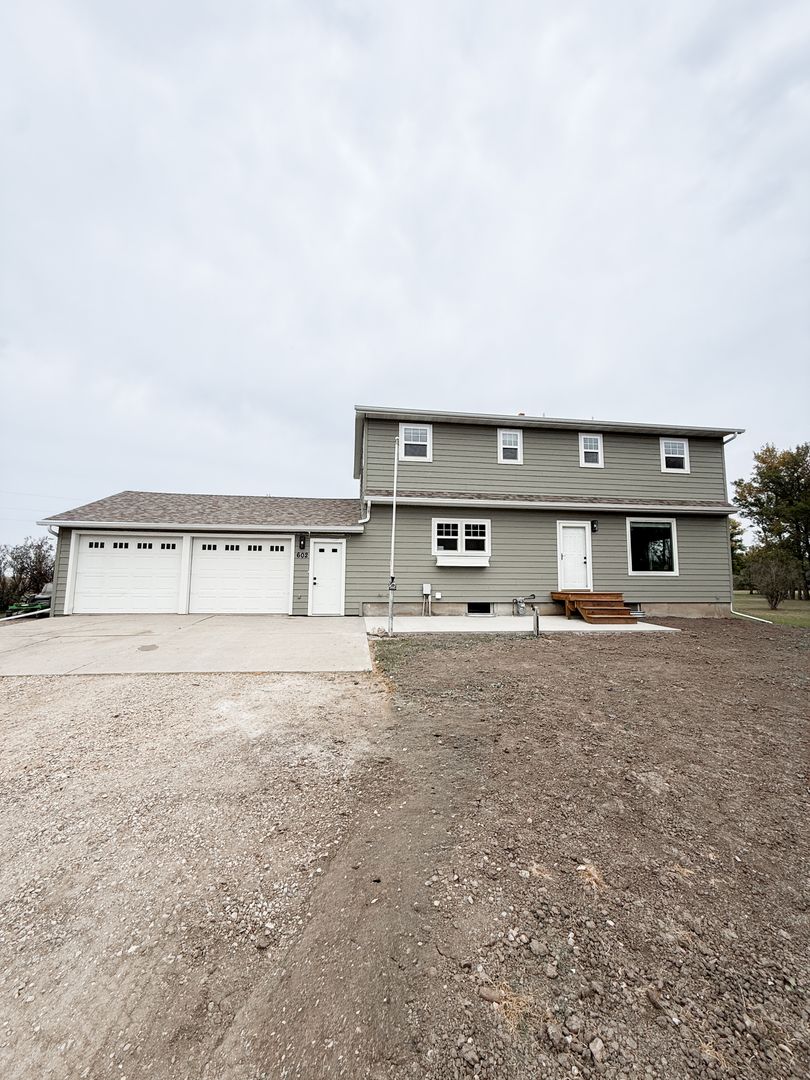 Aberdeen House: 602 Buick Drive SW