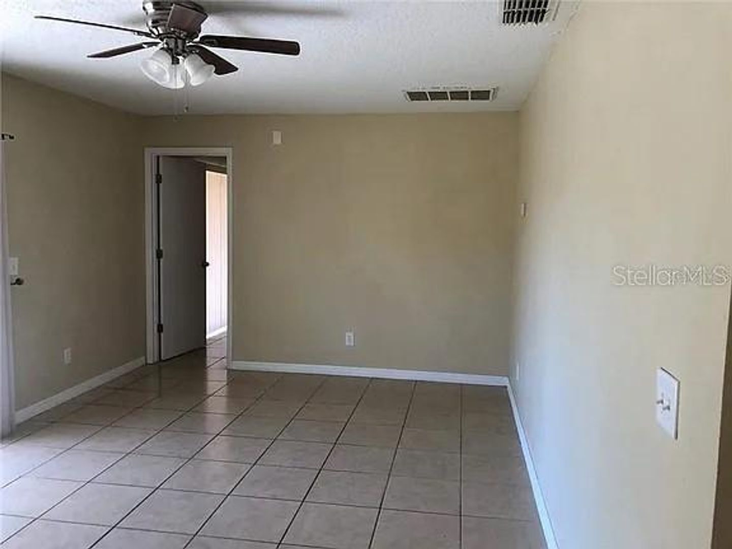 WAL-A9-330 Colonade Ct 5 of 6