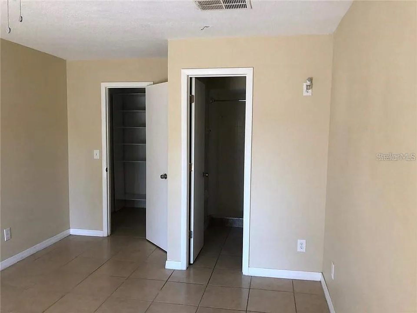 WAL-A9-330 Colonade Ct 3 of 6