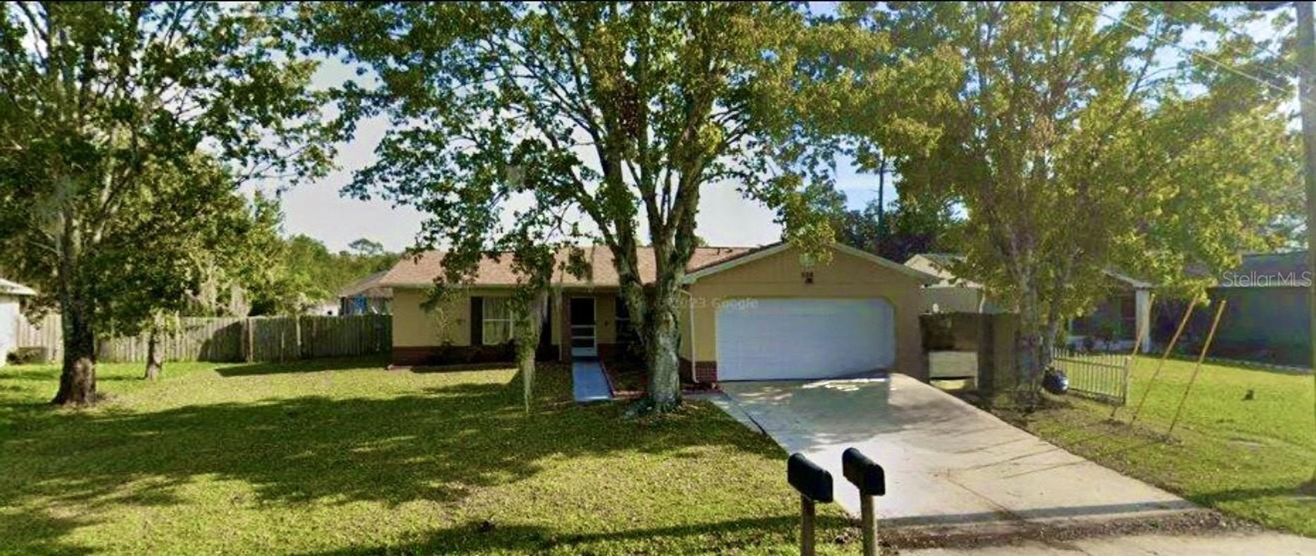 Kissimmee House: 330 Colonade Ct