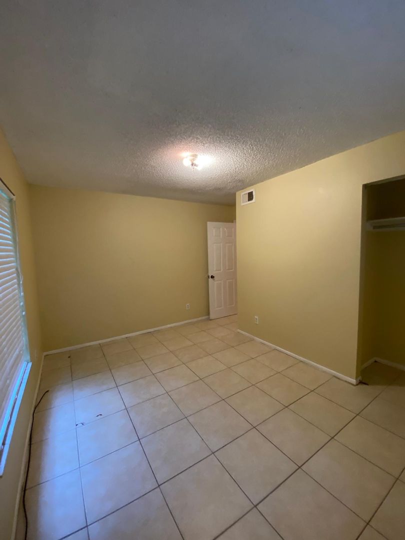 Winter Haven House: 67 Deena Way