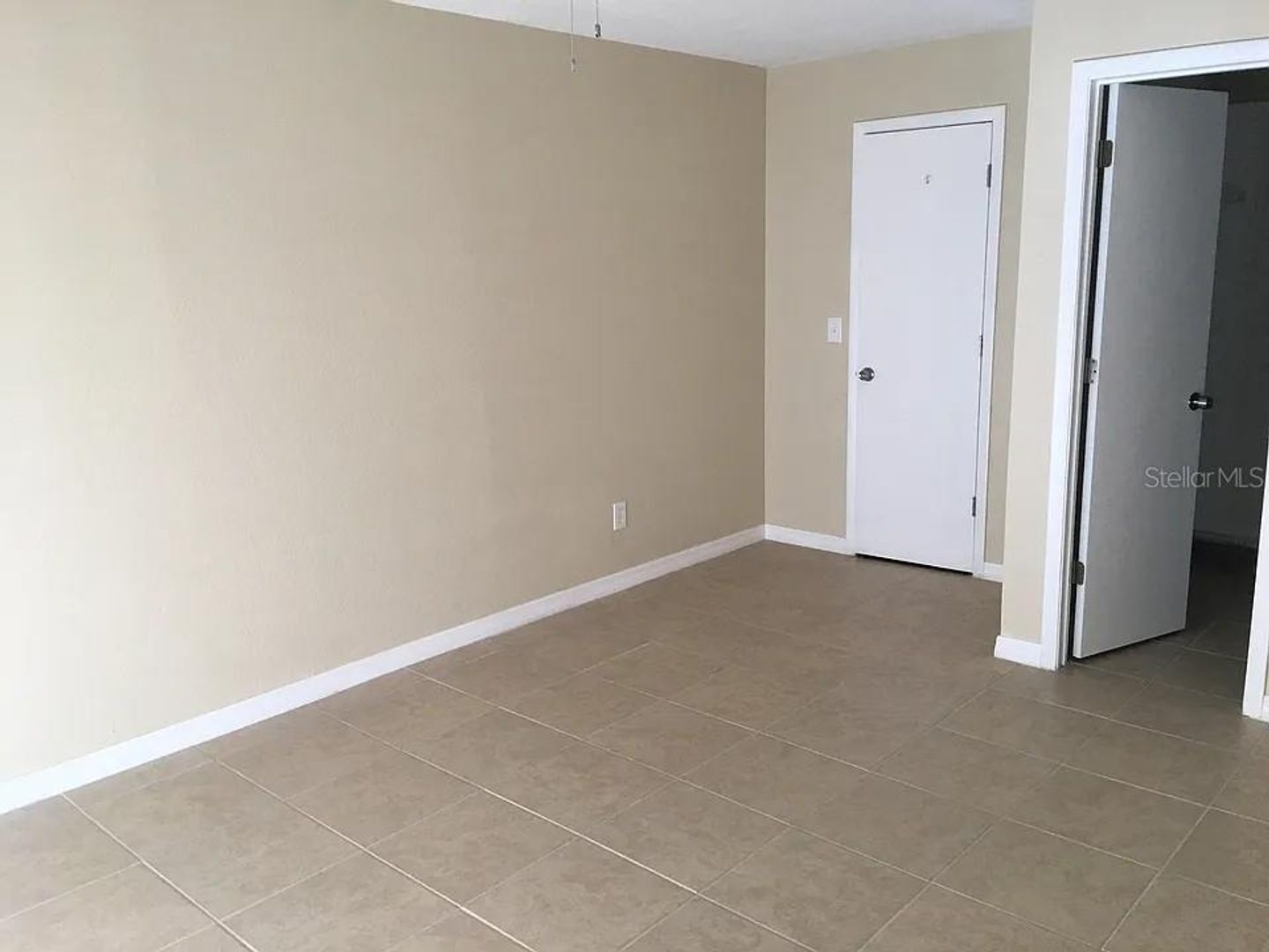 WAL-A9-330 Colonade Ct 4 of 6