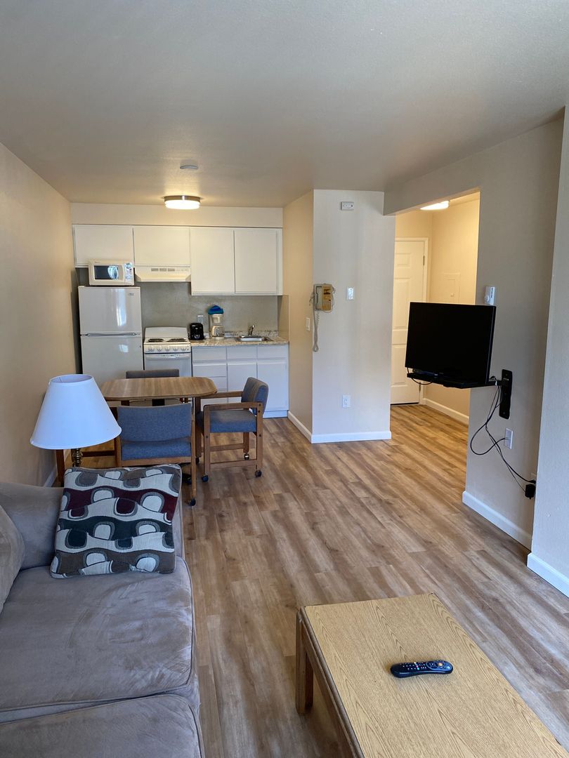 Seattle Apartment: 400 10th Ave