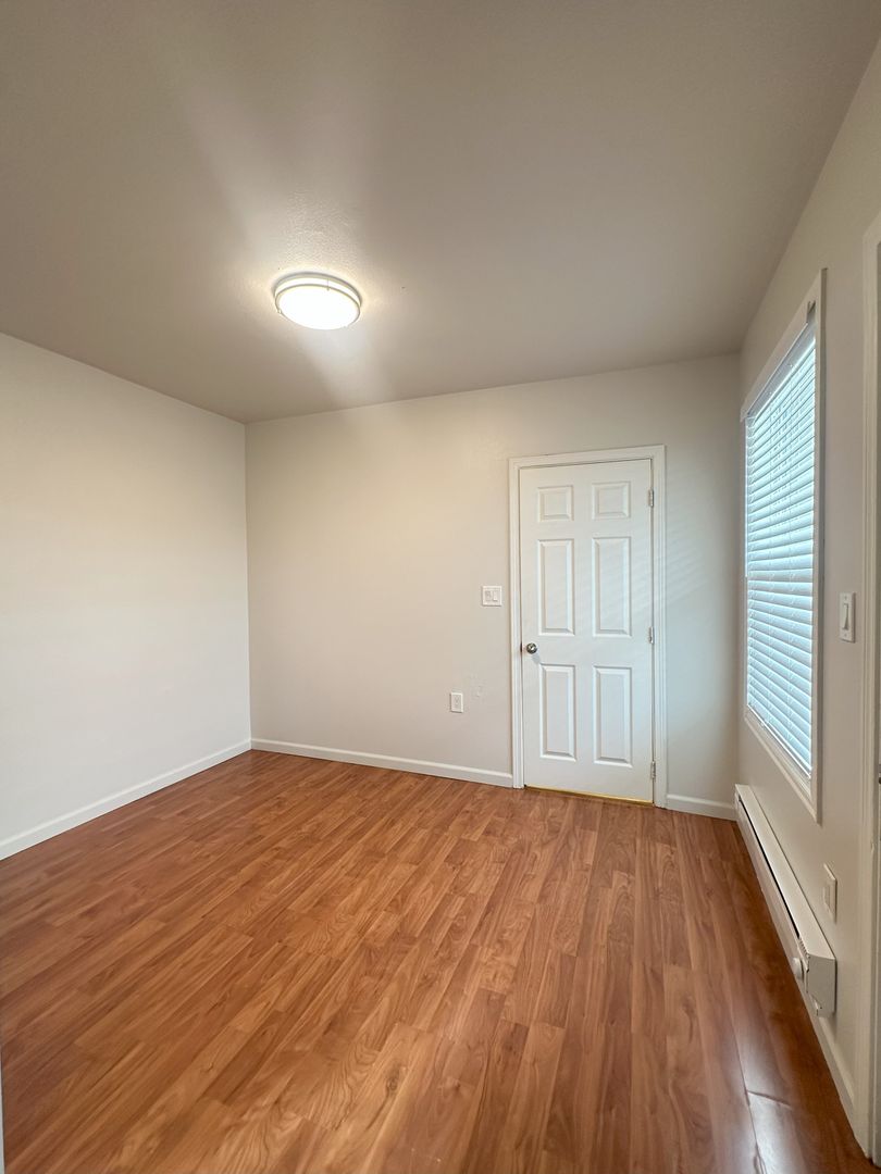 Seattle Apartment: 842 Davis Place S