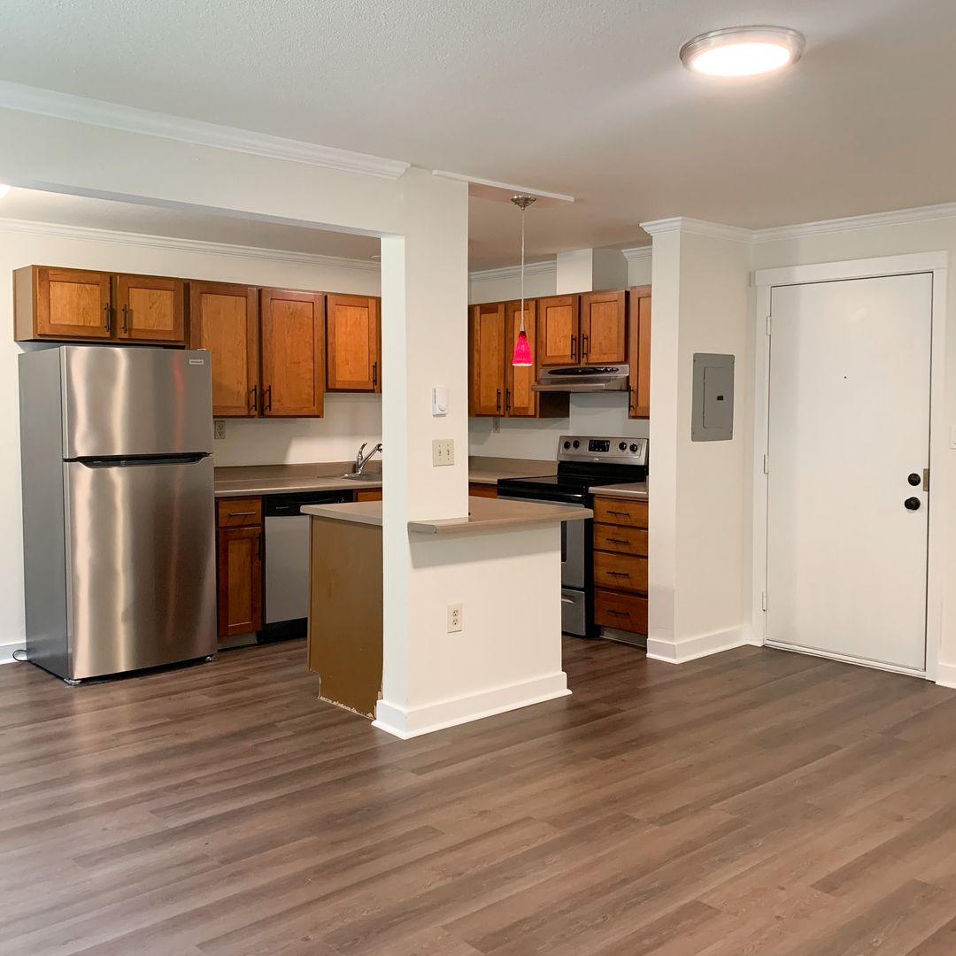 Seattle Apartment: 1121 N 91st St