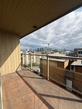 Stunning Queen Anne Views + 6 WEEKS FREE! – photo 1