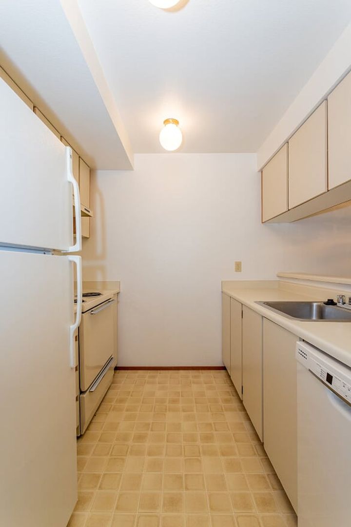 Seattle Apartment: 12542 35th Ave NE