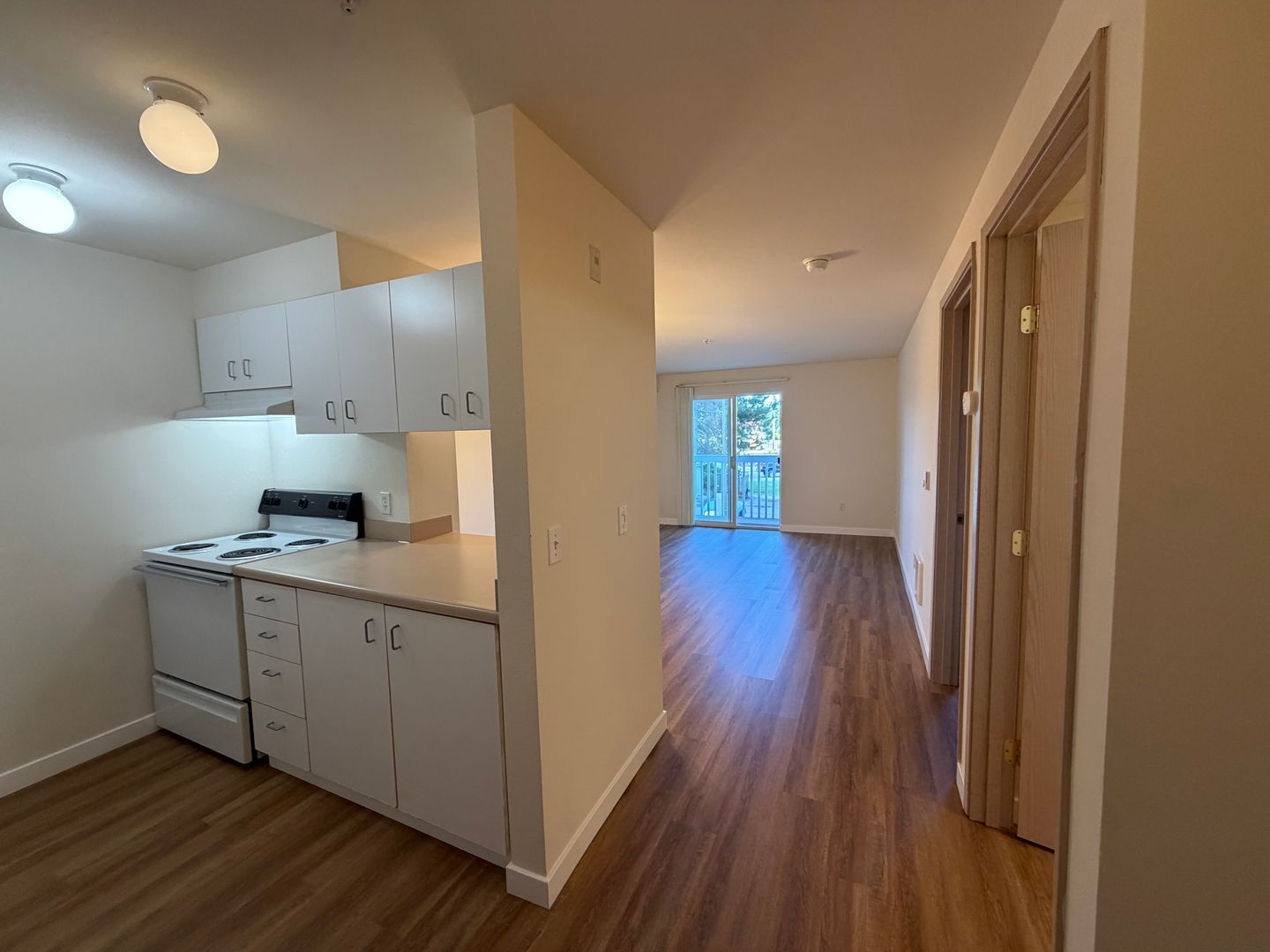Monroe Apartment: 936 Village Way