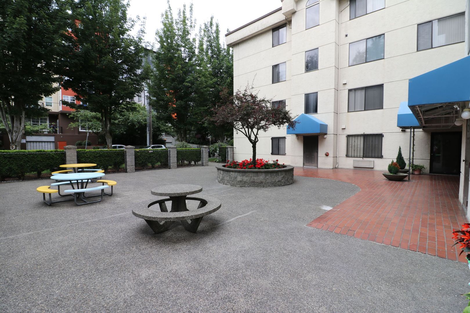 Seattle Apartment: 400 10th Ave