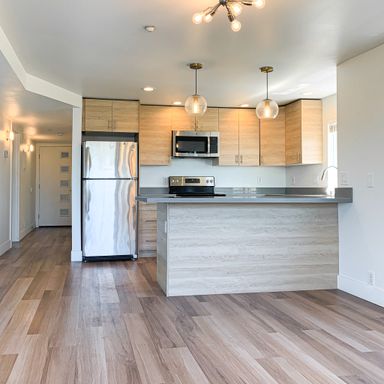 Commanding city views at 512 Mill Ave South! Check out this fully renovated, HUGE 2 bed, 2 bath apartment! – photo 1