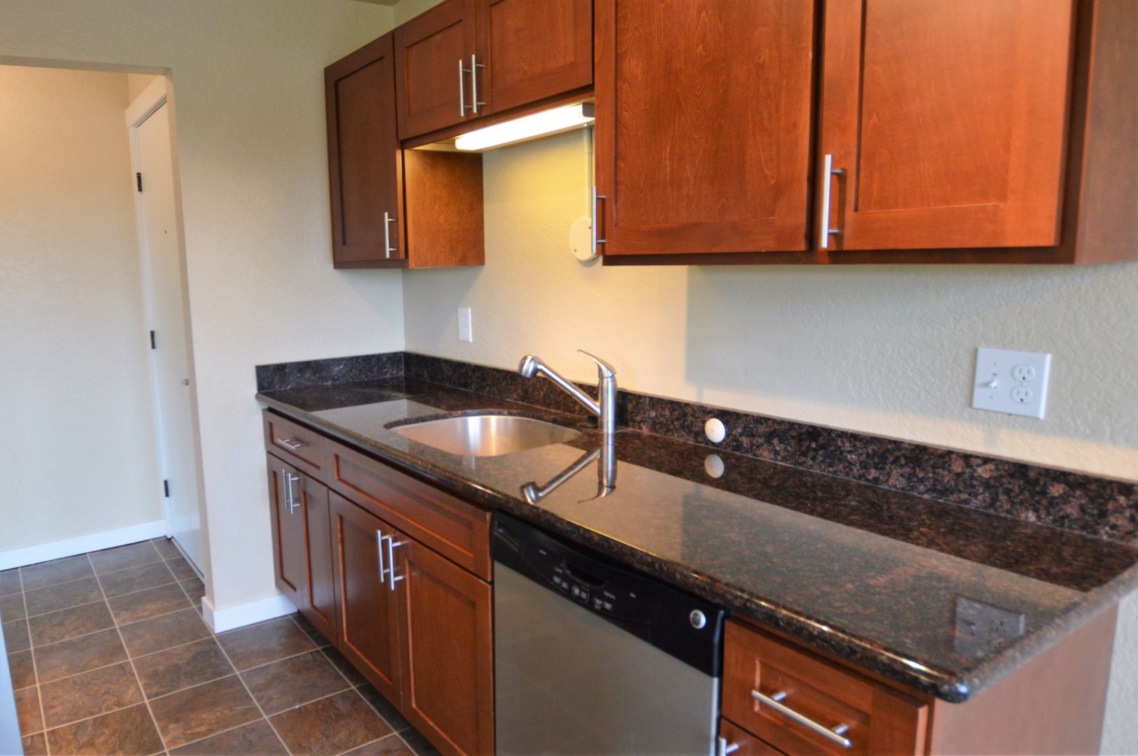 Seattle Apartment: 2405 NW 65th St
