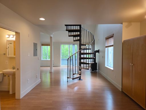 Gorgeous Wallingford Loft - Laundry IN UNIT! 6 weeks FREE move-in special! – photo 1