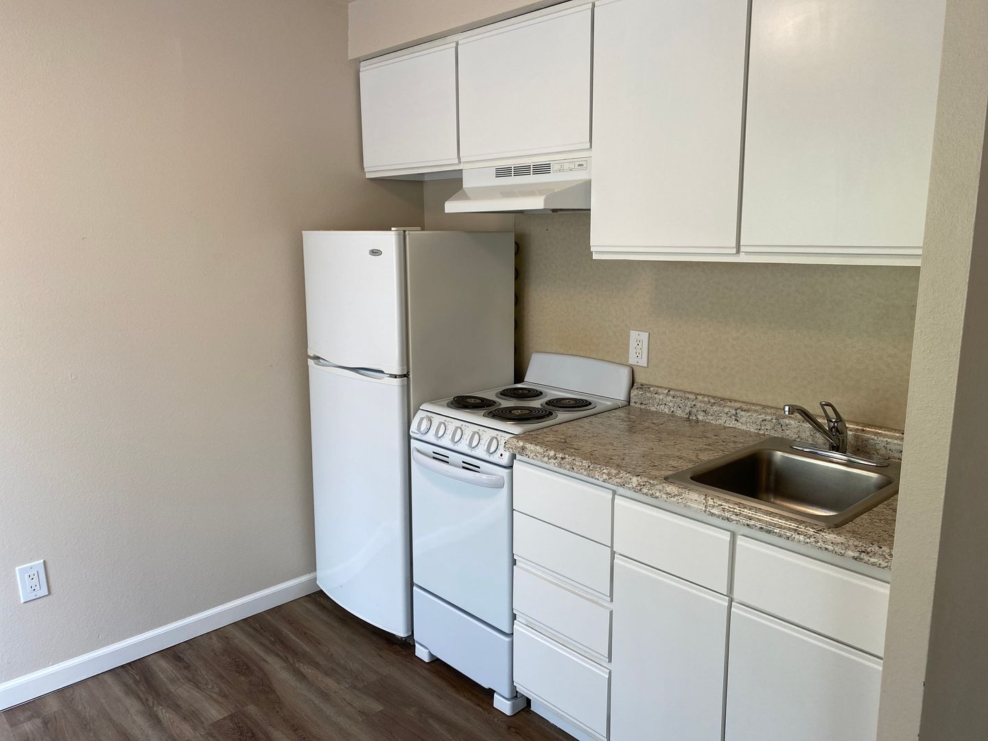 Seattle Apartment: 400 10th Ave