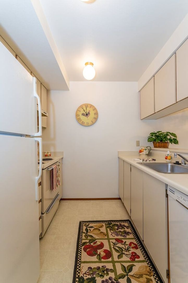 Seattle Apartment: 12542 35th Ave NE