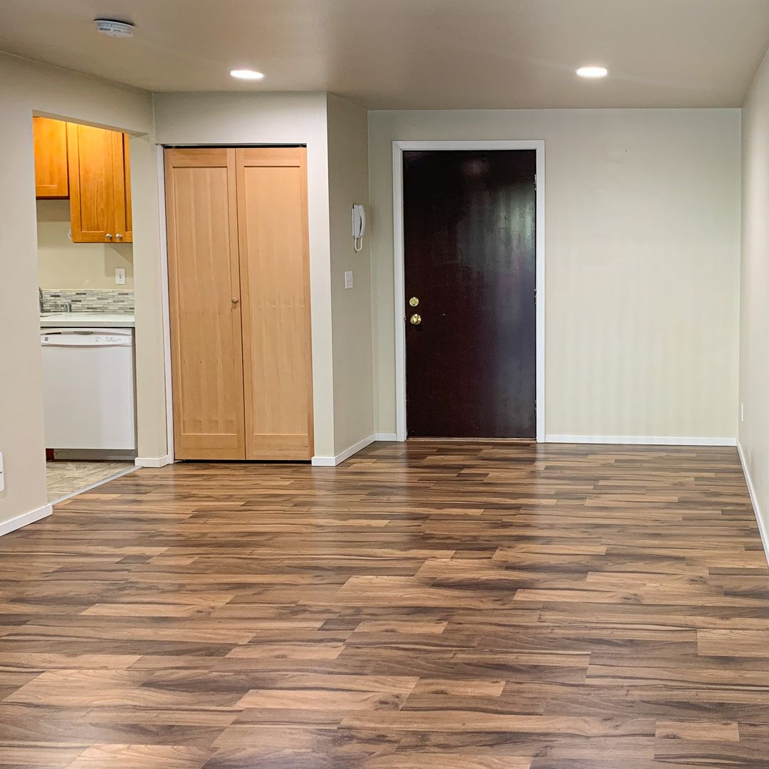 Seattle Apartment: 938 N 100th St