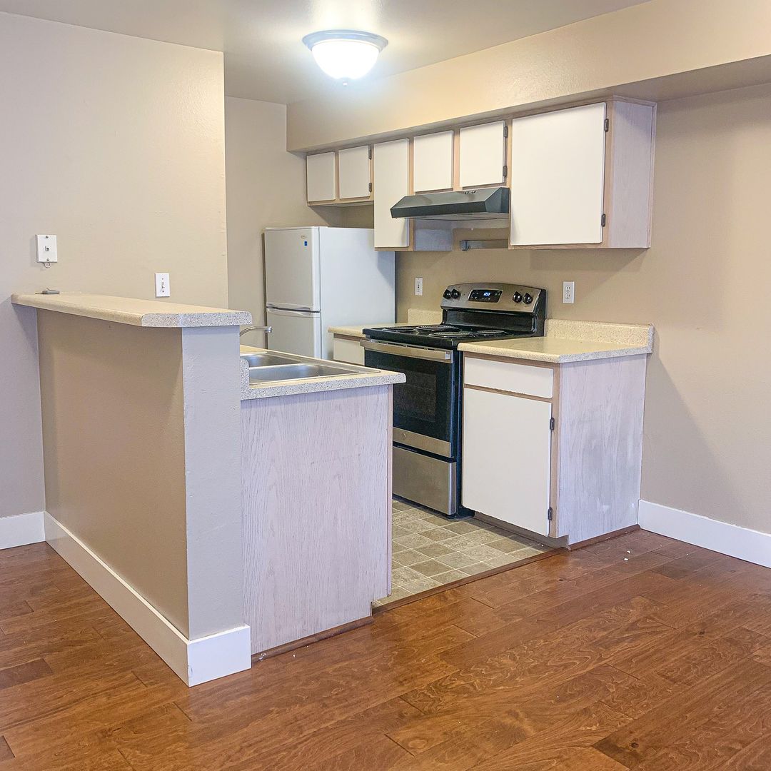 Seattle Apartment: 9400 Roosevelt Way NE