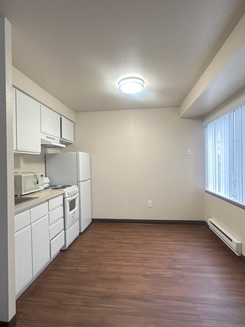 Seattle Apartment: 400 10th Ave