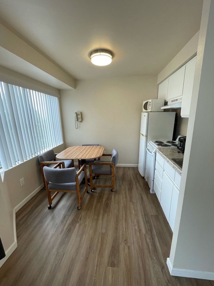 Seattle Apartment: 400 10th Ave