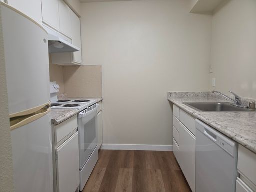 Charming 1-Bed on First Hill! 6 Weeks FREE RENT! – photo 1