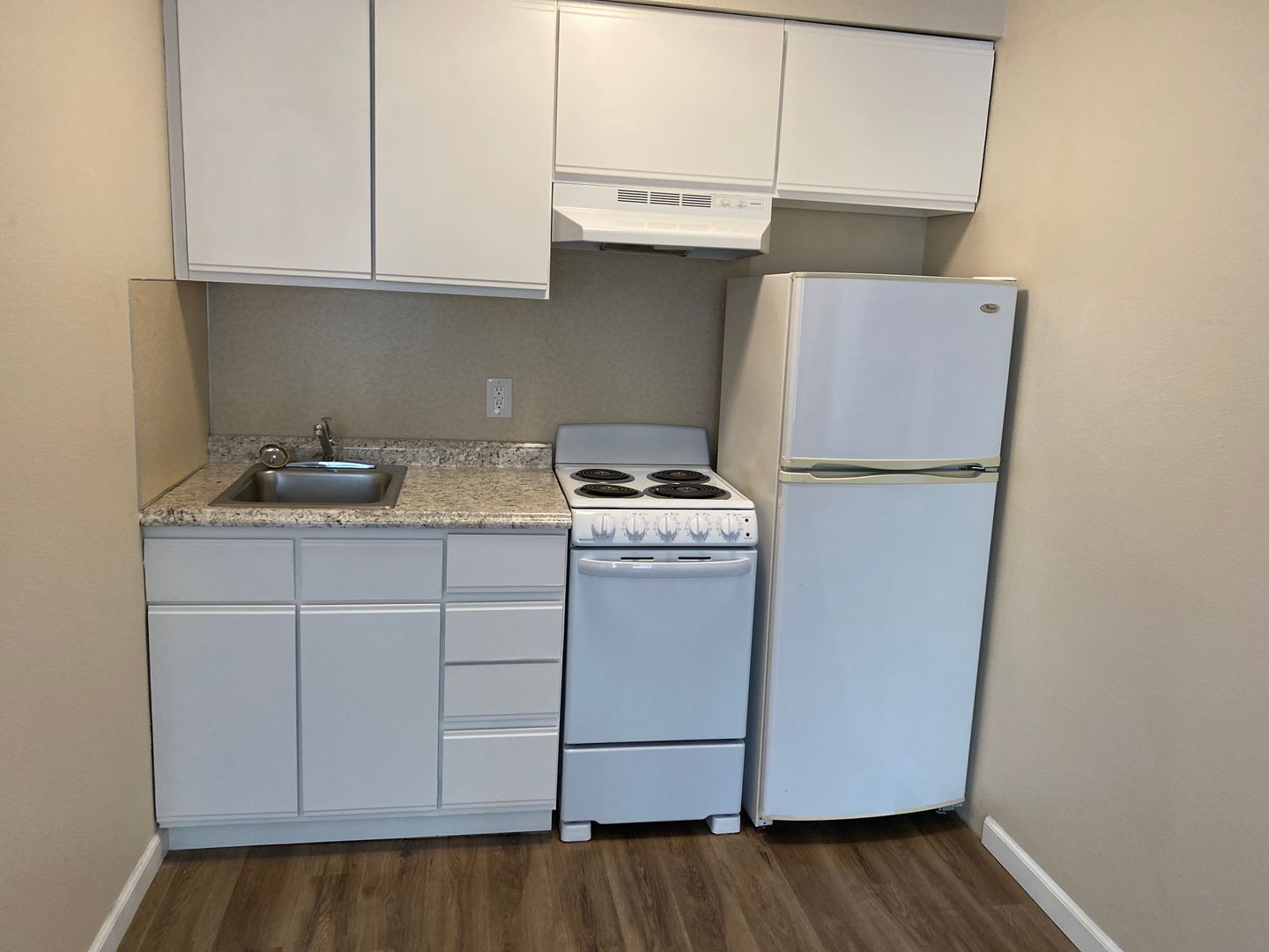 Seattle Apartment: 400 10th Ave