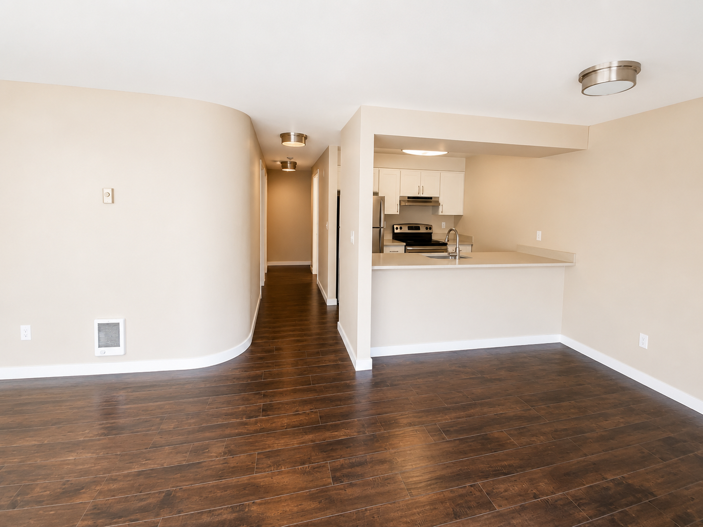 Seattle Apartment: 745 Summit Ave E