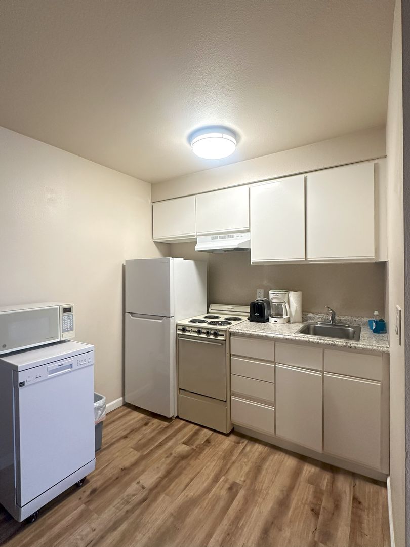 Seattle Apartment: 400 10th Ave